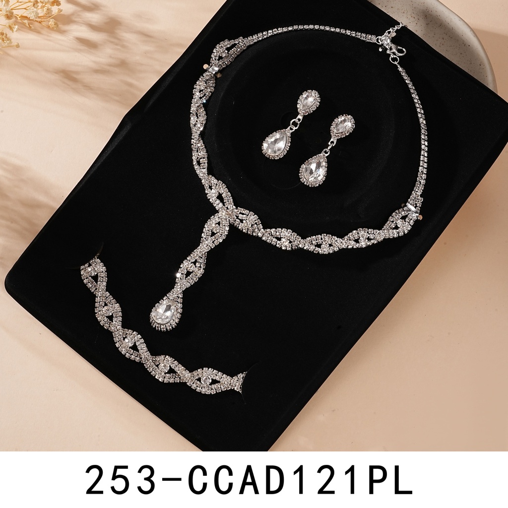 collar y aro y pulsera