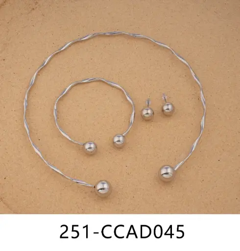 [251-CCAD045] Collar y aro y Pulsera