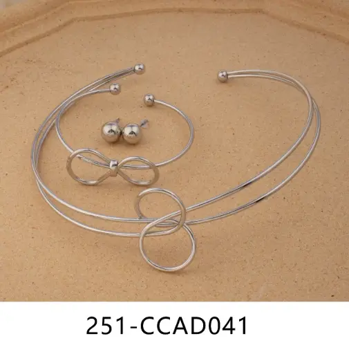 [251-CCAD041] Collar y aro y Pulsera