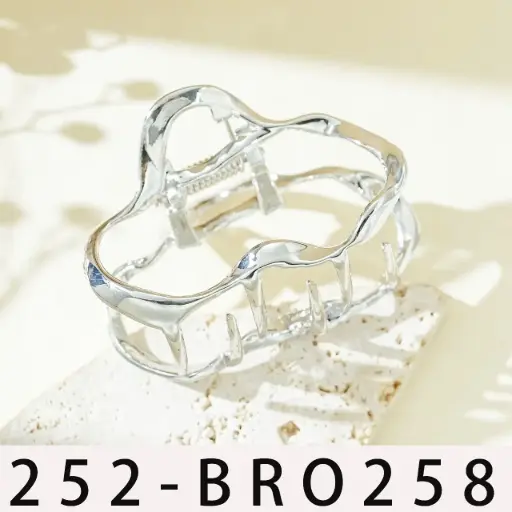 [252-BRO258] Broche